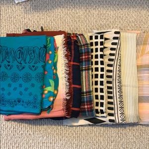 Gently used in excellent condition Scarf bundle